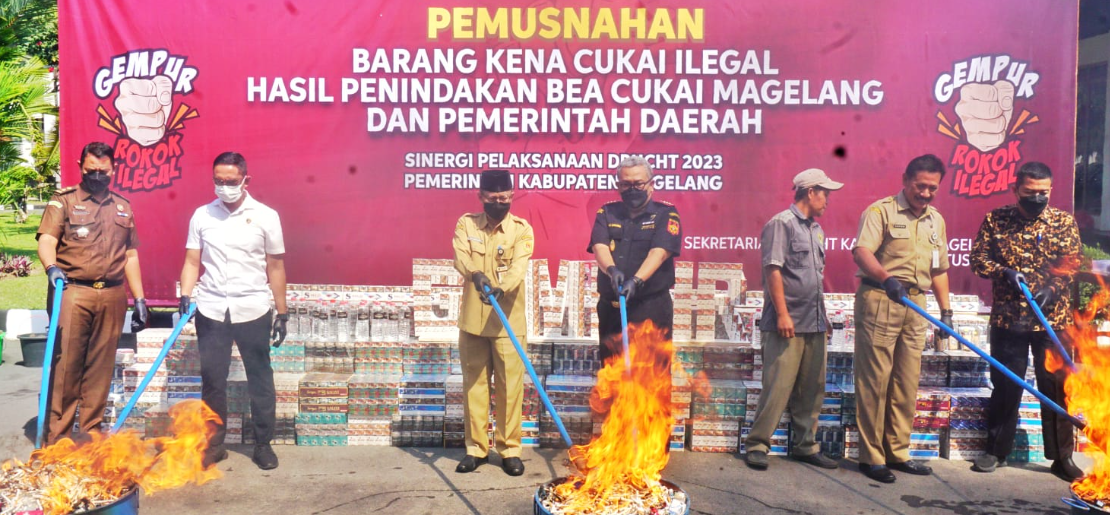 Pemkab Magelang musnahkan barang-barang illegal pada Selasa, 1 Agustus 2023. 