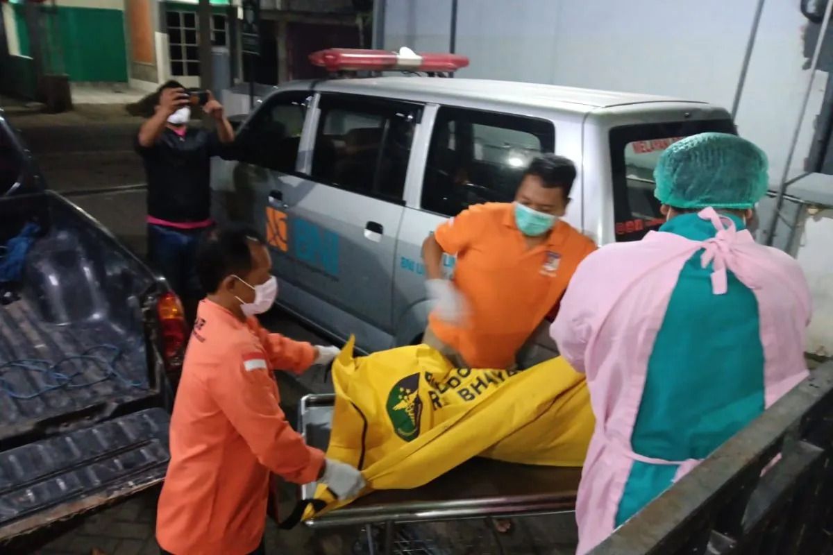 Korban Mutilasi di Sungai Desa Japanan yang dievakuasi ke RSUD Jombang untuk dilakukan autopsi