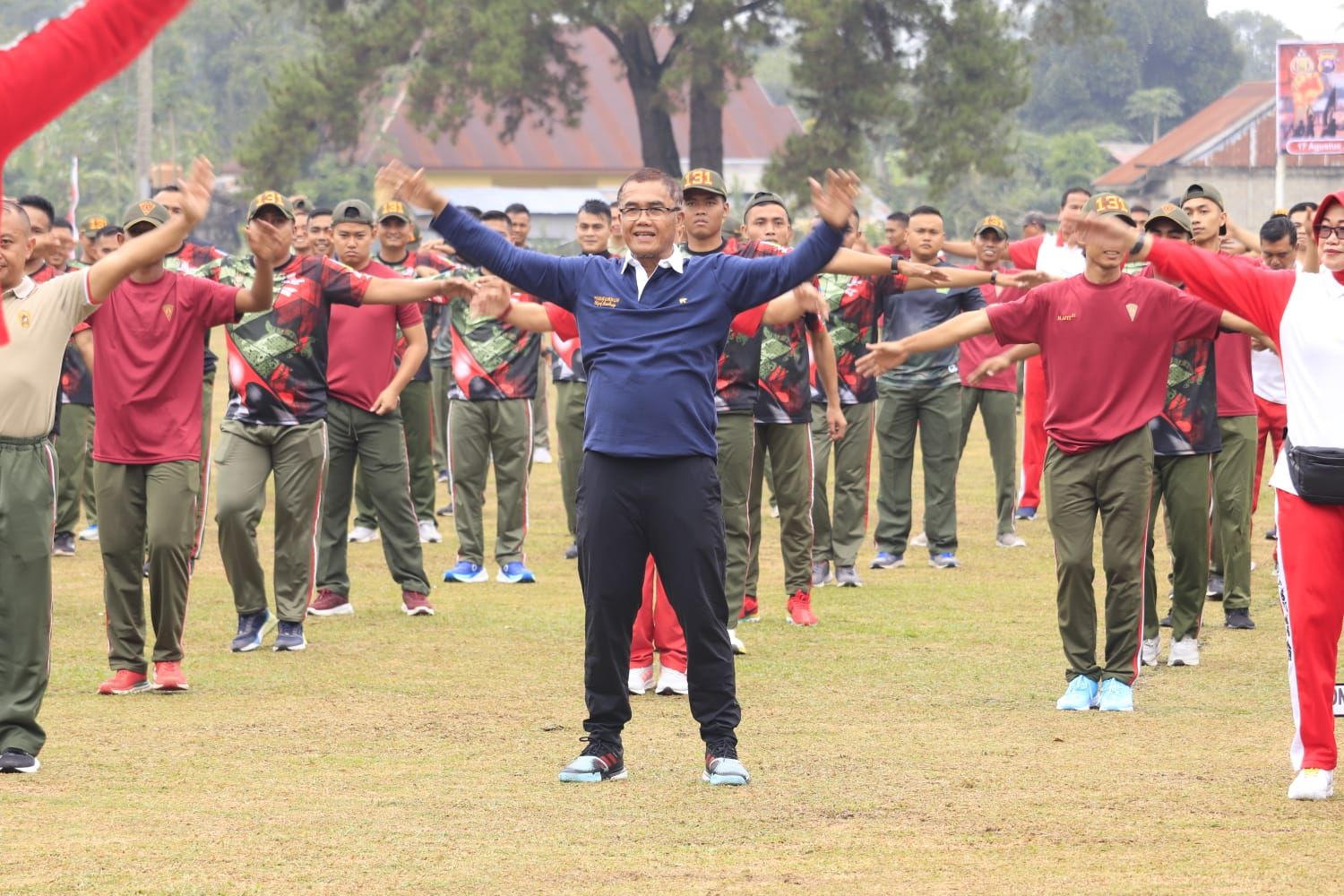 Kegiatan olahraga bersama oleh Forkopimda Kota Payakumbuh dan Kabupaten Limapuluh Kota, Sumatera Barat, untuk memperingati HUT RI ke-77