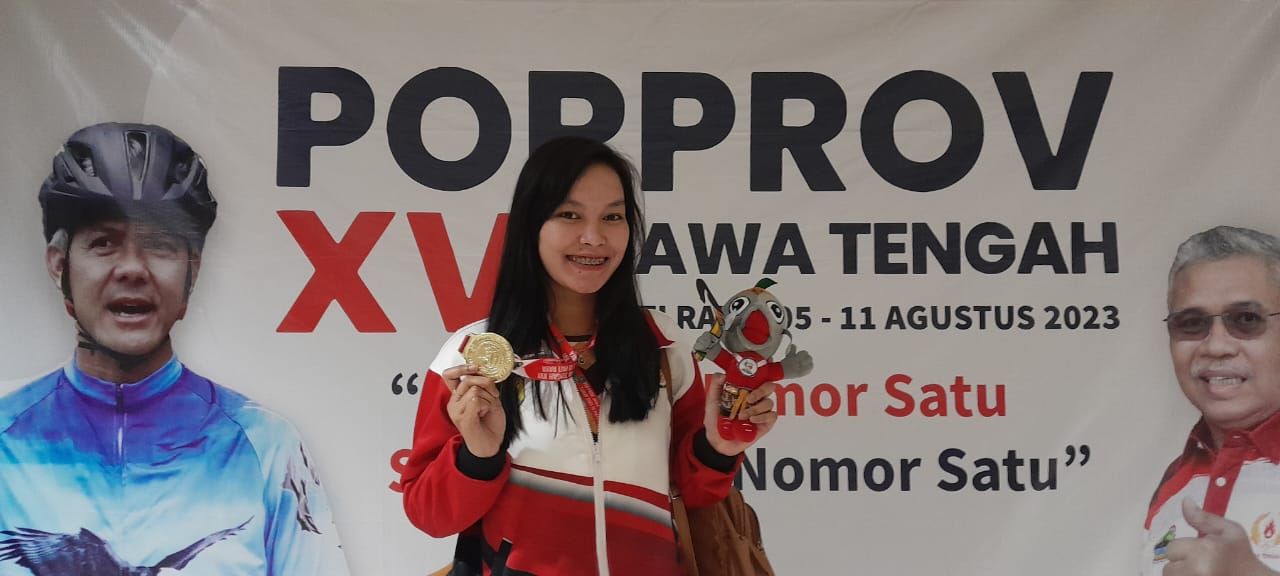 Peraih emas catur kategori perorangan klasik putri, Era Susanti, membawa nama harum Grobogan di Porprov Jawa Tengah 2023.