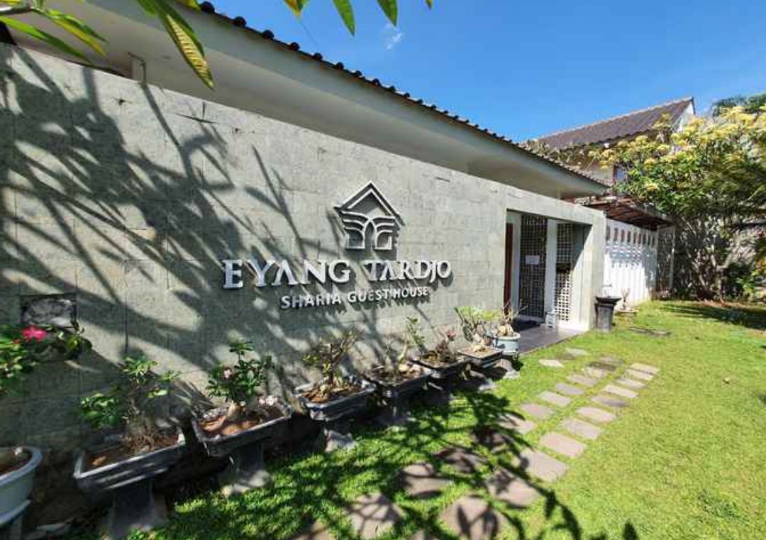 Eyang Tardjo Syariah Guest House