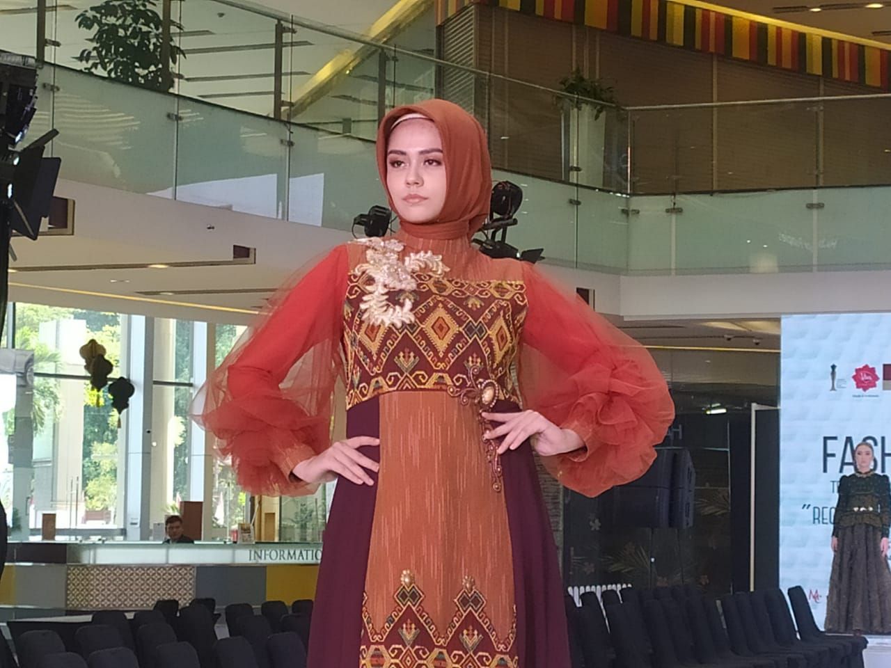 Karya Ulfa Mumtaza dalam East Java Fashion Tendance 2023-2024 