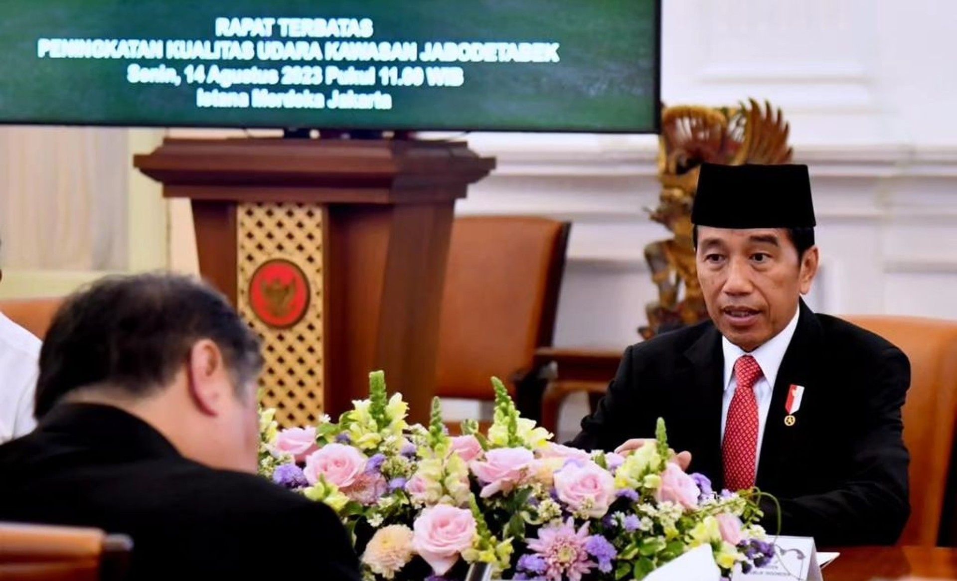 Presiden Jokowi pimpin rapat terbatas polusi udara di Jakarta 