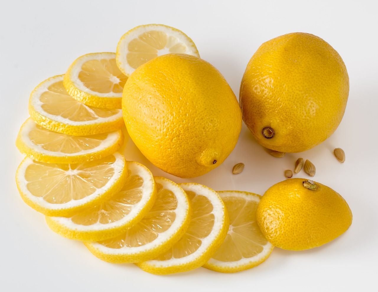 Lemon sangat bermanfaat bagi kulit wajah.