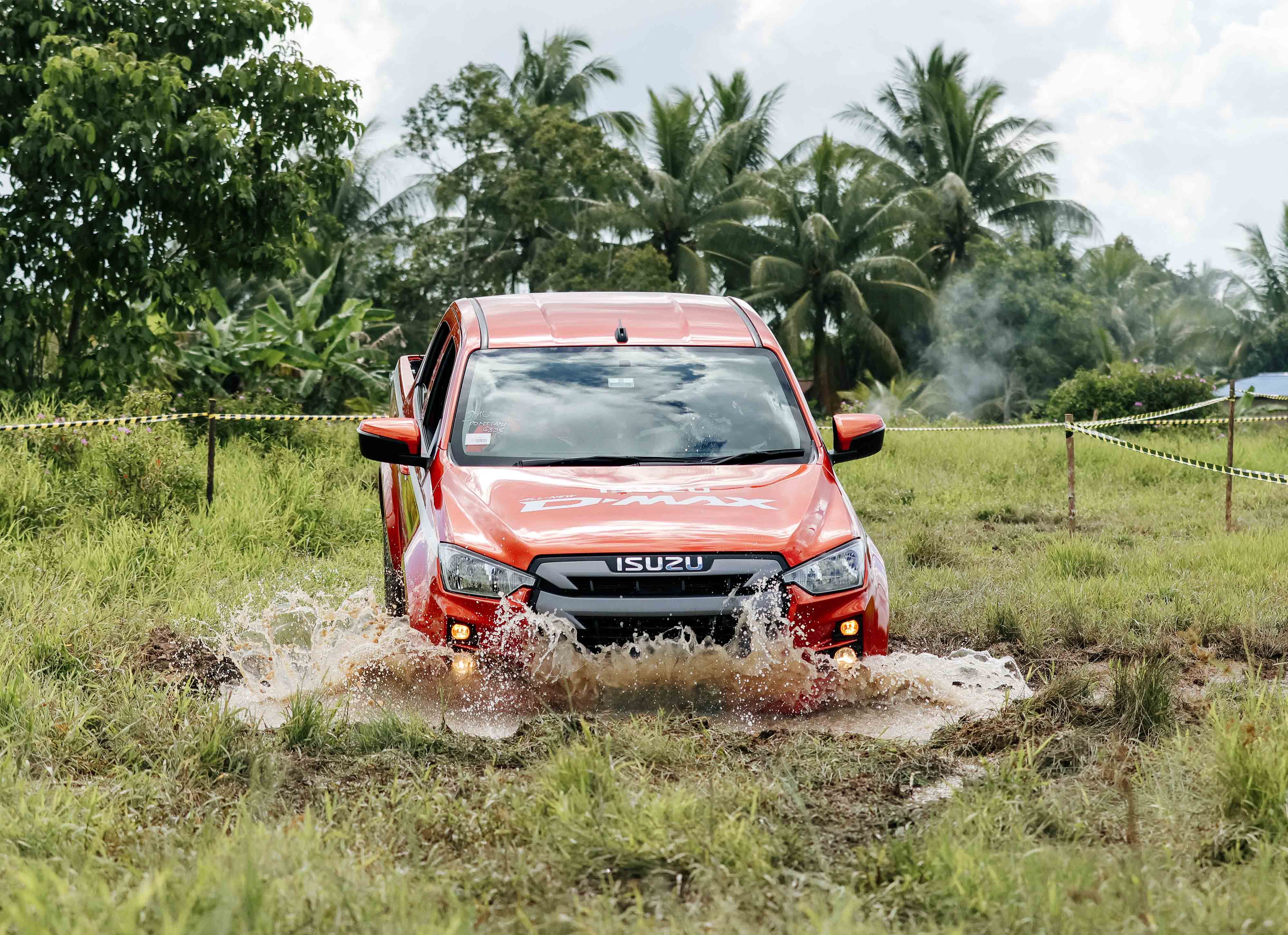 Isuzu D-Max tangguh dan tahan lama, handal untuk mengangkut beban berat, irit bahan bakar untuk perjalanan jauh.