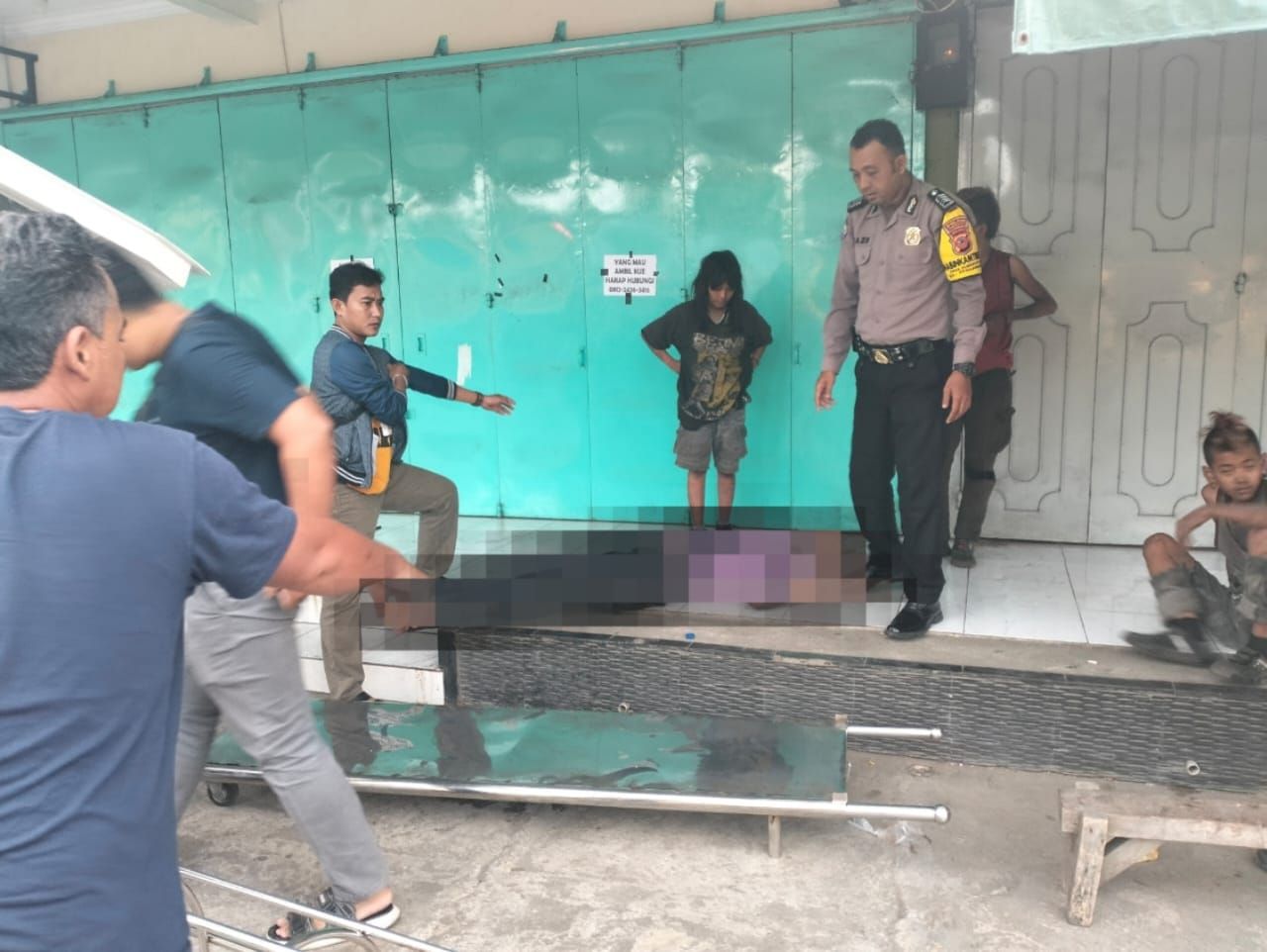 Seorang perempuan berinisial AW (19) ditemukan sudah tidak bernyawa di teras depan salah satu toko di Dusun Karangsalam Desa Pananjung, Kecamatan/Kabupaten Pangandaran, Selasa 15 Agustus 2023.*/Istimewa