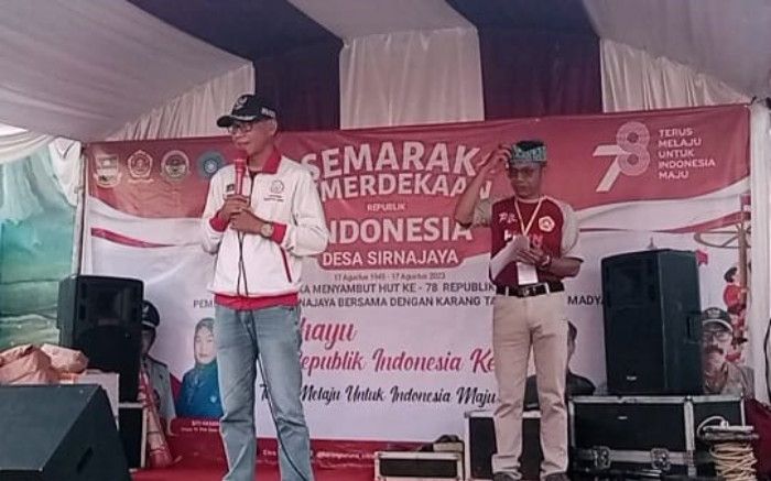 Ketua BPD Desa Sirnajaya Kecamatan Gununghalu KBB, Pepen Supendi, sedang sambutan