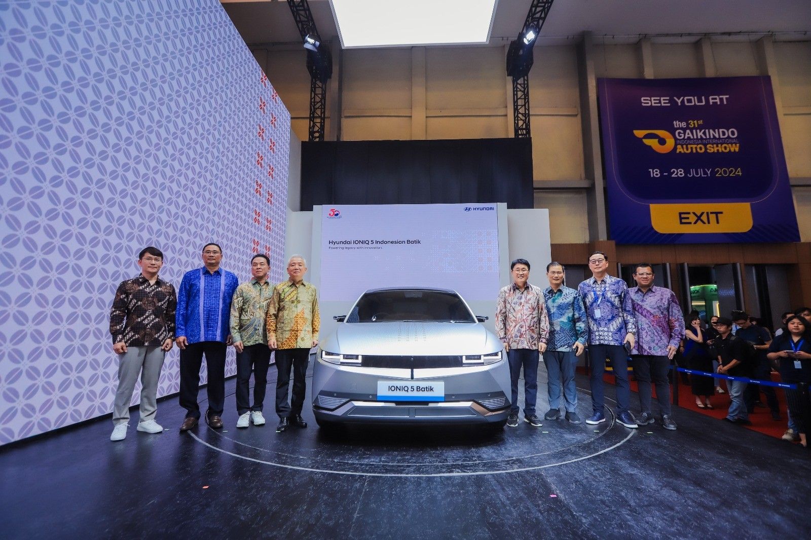 Hyundai IONIQ 5 Indonesian Batik dipamerkan di GIIAS 2023.