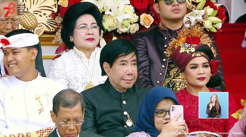 Guruh Soekarno Putra, putra bungsu Proklamator RI, Ir. Soekarno. Guruh adalah pencipta lagu Melati Putih yang dinyanyikan di Istana Merdeka pada 17 Agustus 2023