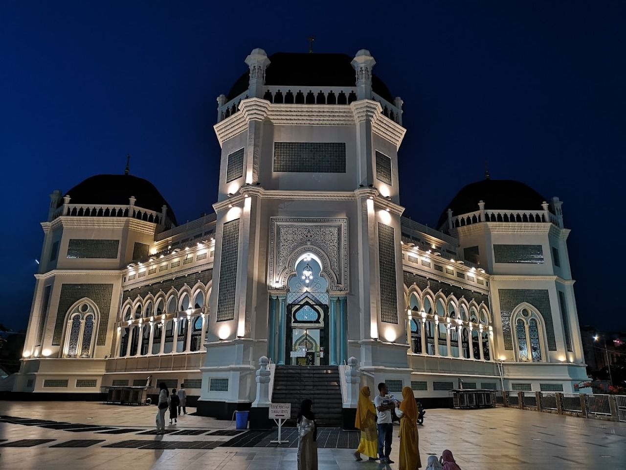 Masjid Raya Al-Mashun Kota Medan/instagram/almashun.archives/