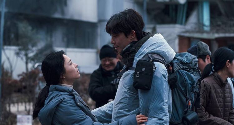 Park Bo-young dan Park Seo-joon beradu akting di film Concrete Utopia.