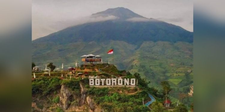 Dari Botorono bisa menikmati pemandangan gunung kembar Sindoro dan Sumbing