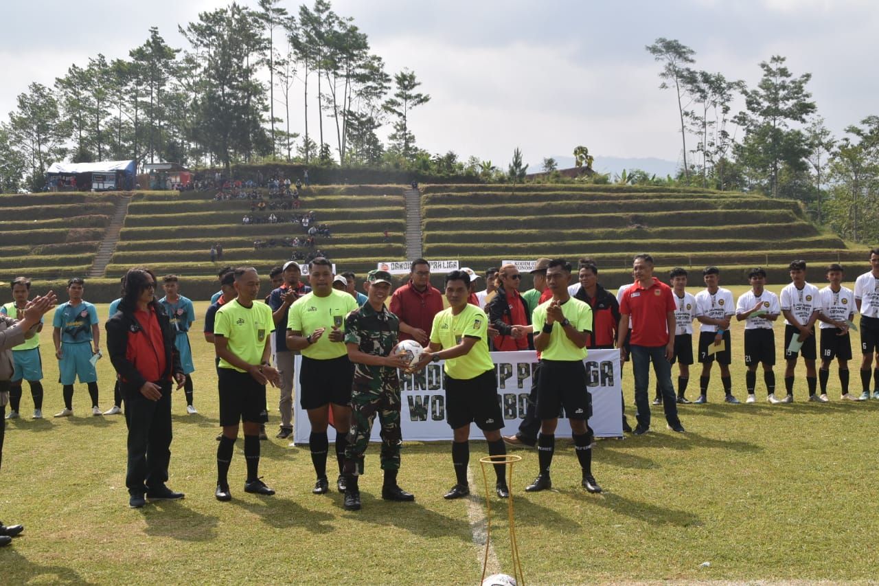 Turnamen sepak bola Dandim Cup Pra Liga Wonosobo Tahun 2023 resmi dimulai hari ini, Minggu, 20 Agustus 2023. Pendim 0707