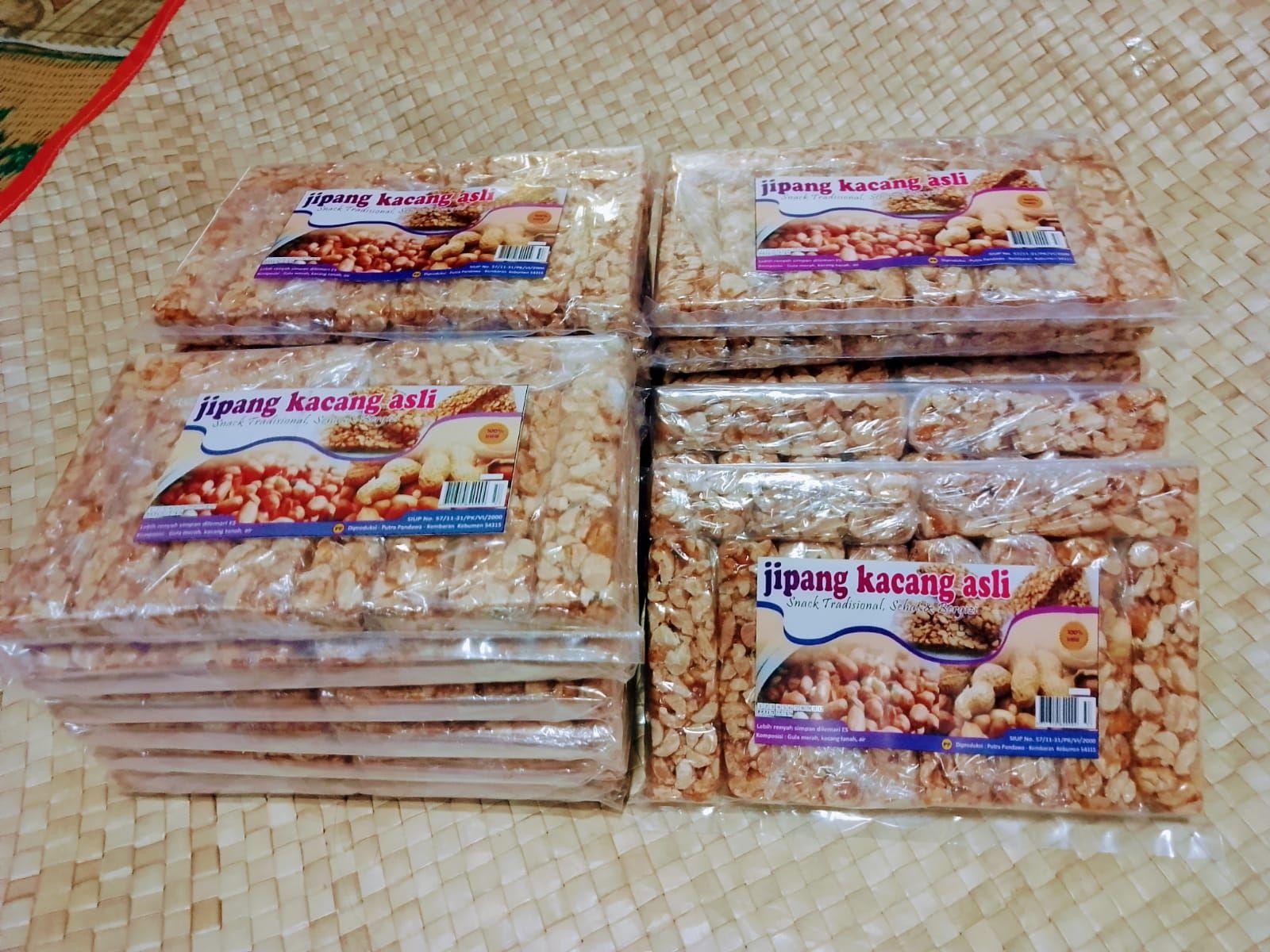 Ragam kuliner Kebumen yakni Jipang kacang pandawa yang diproduksi oleh Agus Malik beralamat di Desa Kembaran, Kabupaten Kebumen.