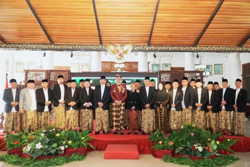 Gubernur Jateng Ganjar Pranowo mengukuhkan Dewan Penasehat, Dewan Pengawas, dan Pelaksana Pengelola Masjid Agung Jawa Tengah (MAJT) masa khidmat 2023-2027 di Pendopo Kabupaten Brebes, Sabtu, 19 Agustus 2023. 