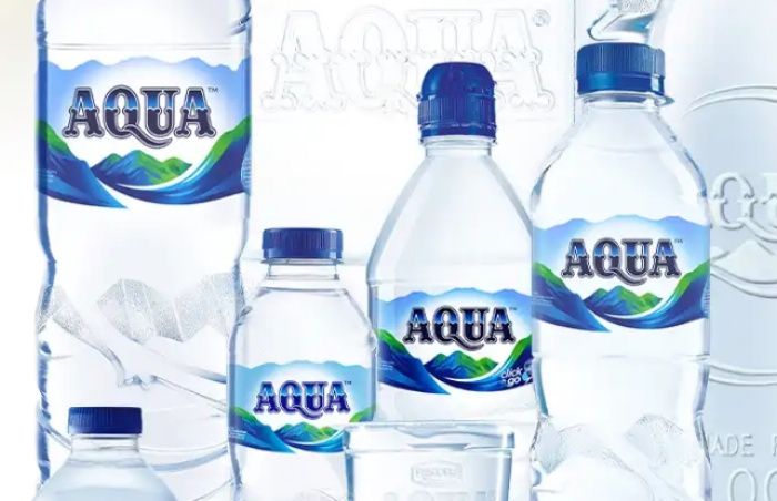 Produk air mineral kemasan Aqua.