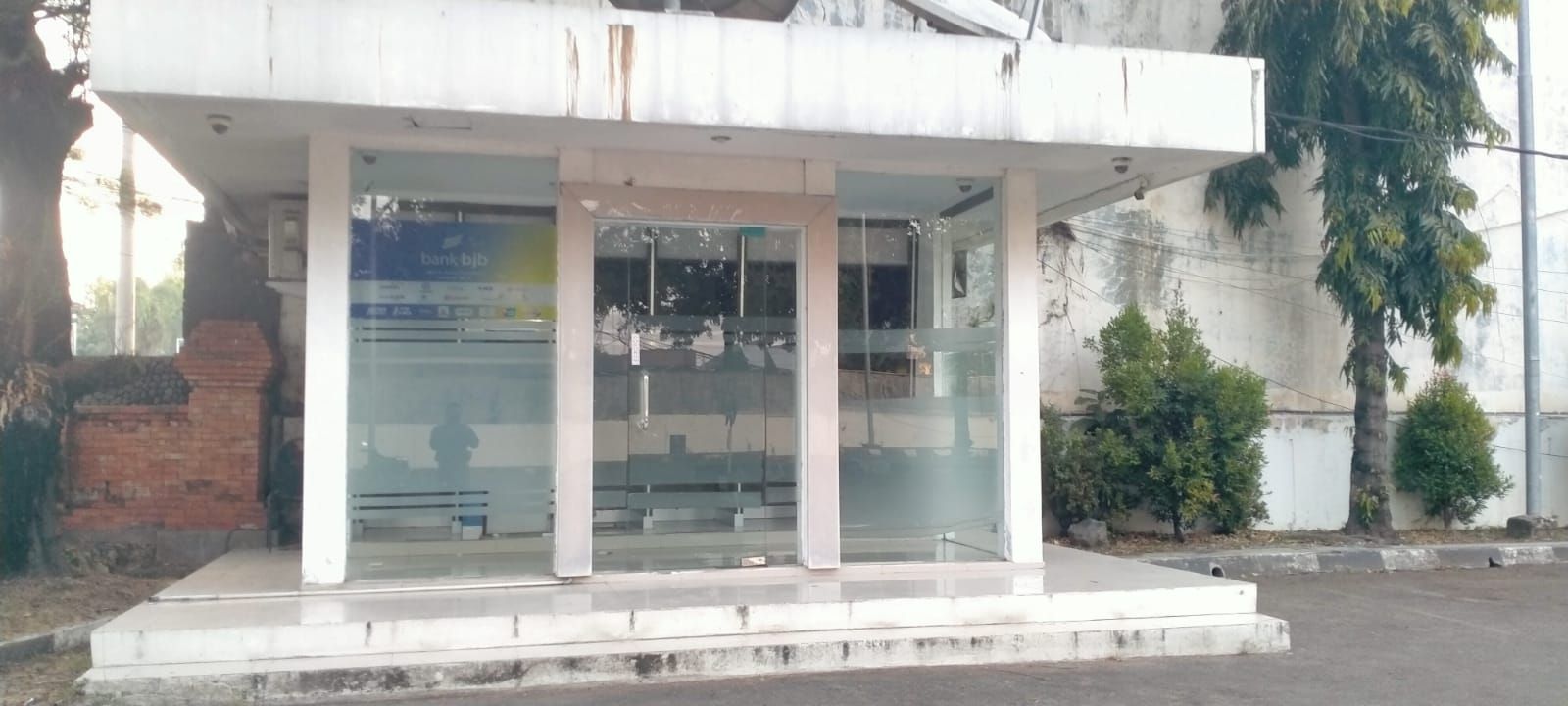SALAH satu lokasi ATM yang ditarik perbankan dari wilayah Cirebon