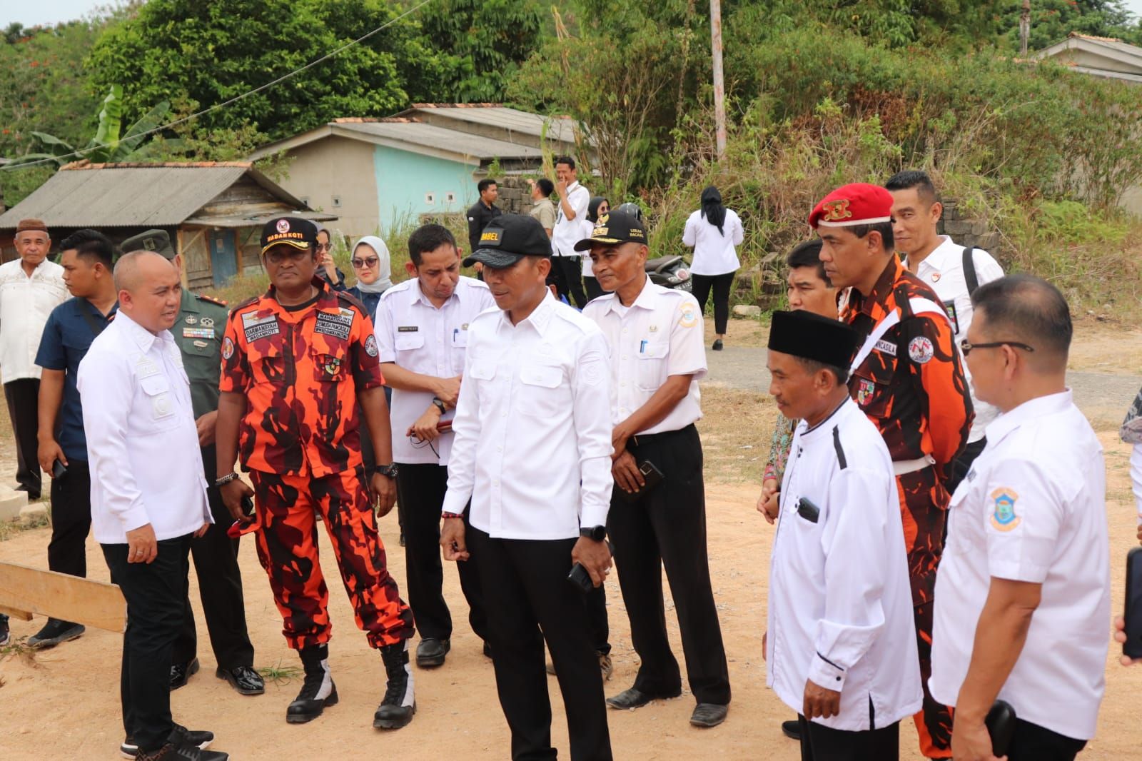 Wali Kota Pangkalpinang Maulan Aklil (Molen) mendampingi Pj Gubernur Bangka Belitung, Suganda Pandapotan Pasaribu.