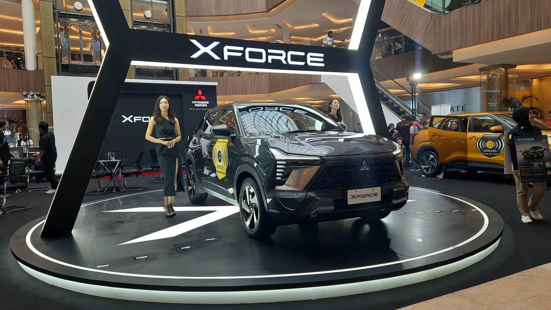 Aktivitas peluncuran Mitsubishi XForce dilakukan melalui pameran Mitsubishi Motors Auto Show (MMAS) yang berlangsung, 24 – 27 Agustus 2023 di Atrium Trans Studio Mall Bandung.*/   