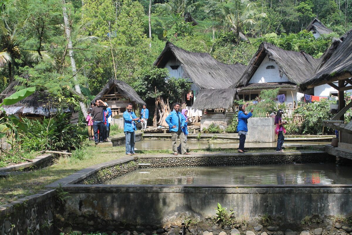 Kece Potensinya! 5 tempat wisata di Jawa Barat yang mesti makin hits. Pemandangan di Kampung Naga Tasikmalaya. /DeskJabar.com/Cecep SA/