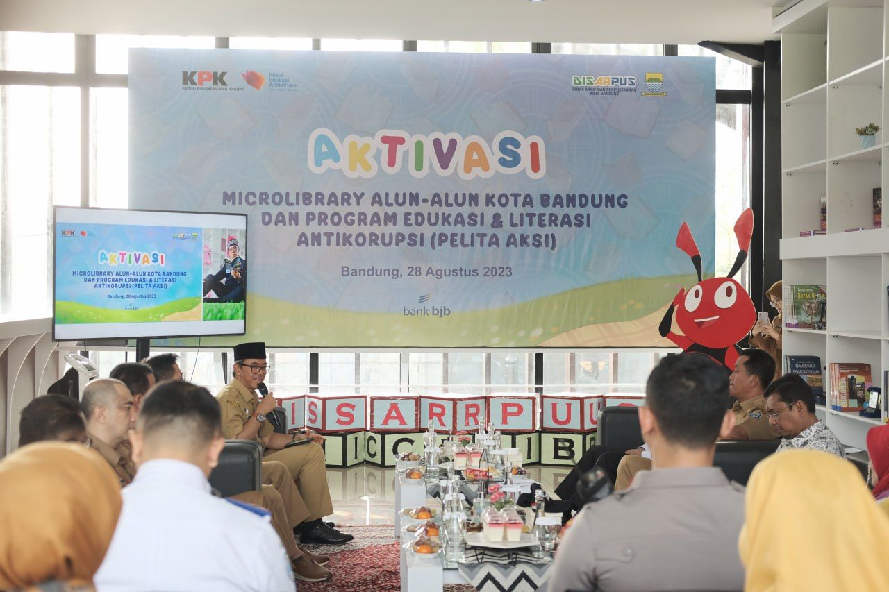 Aktivasi Microlabrary Alun-Alun Bandung usung Literasi Antikorupsi