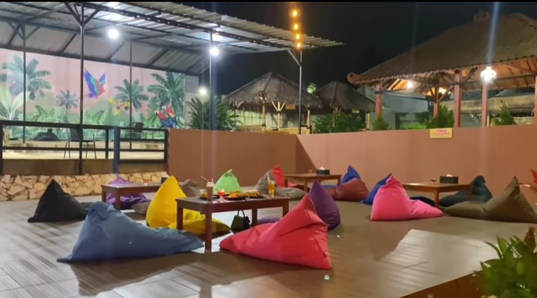 Resto Gue, tempat kuliner asri ciamik di Serpong Tangerang Banten/ tangkapan layar youtube/channel Pevia Peach
