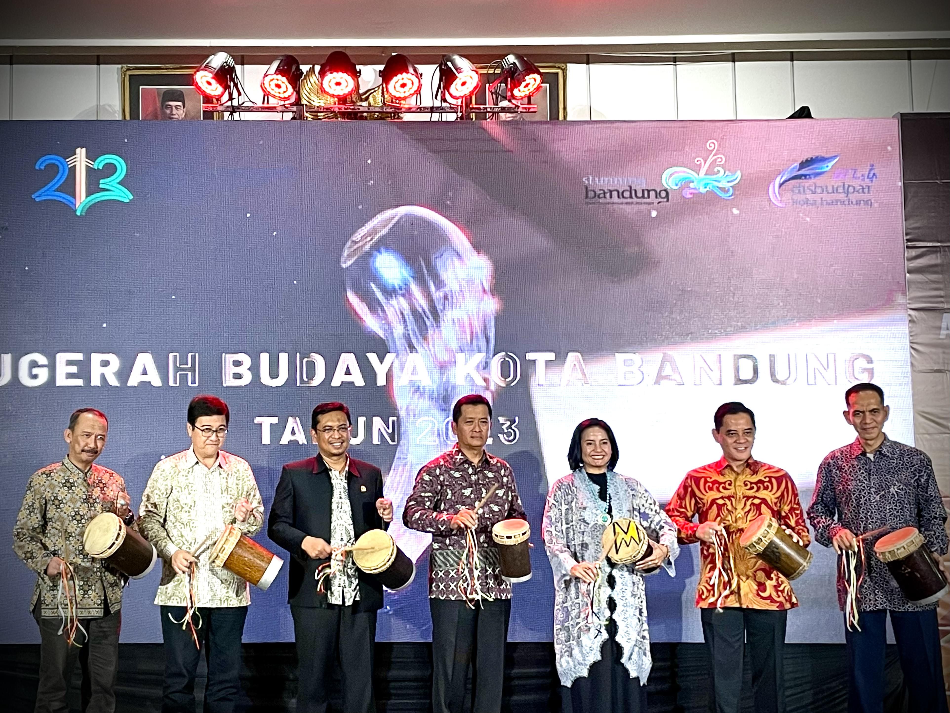 Apresiasi Seniman dan Budaywan Kota Bandung di Acara Malam Anugerah Budaya Kota Bandung 2023