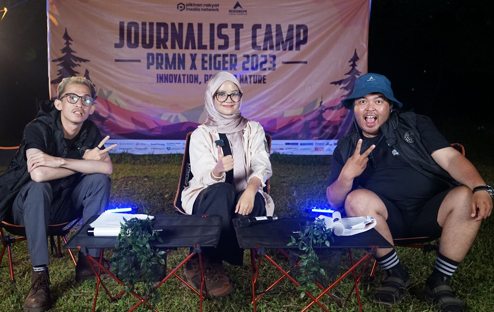 Khansa Syahlaa Alia (tengah) pendaki termuda yang sudah menaklukkan 83 gunung saat menghadiri acara Journalist Camp PRMN x Eiger 2023 di Sari Ater, Subang, Jawa Barat, Kamis, 24 Agustus 2023.