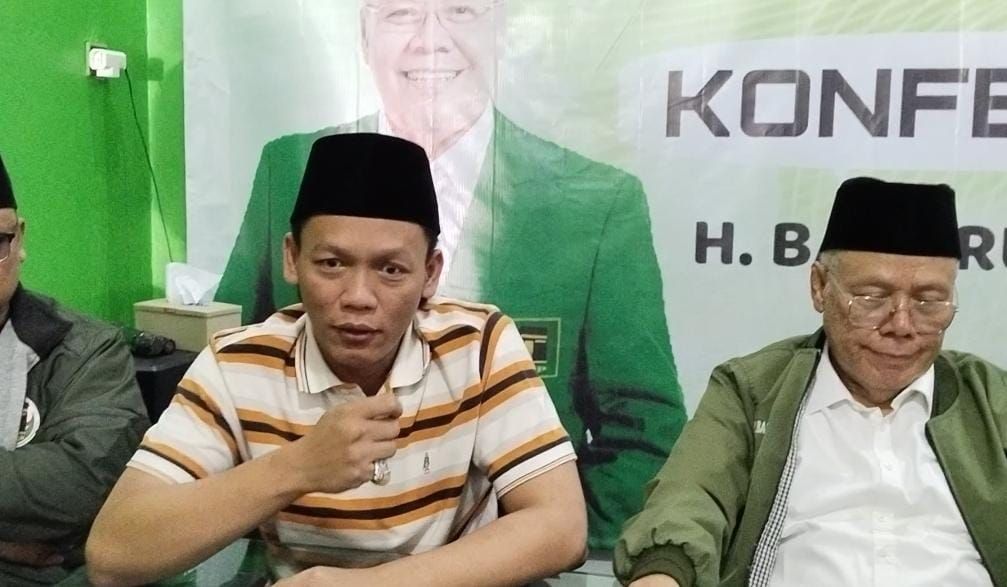 Tim kuasa hukum Bachrudin Nasori, Putra Fajar Sanjaya saat konferensi pers di Markas Komando Laskar Kabah.