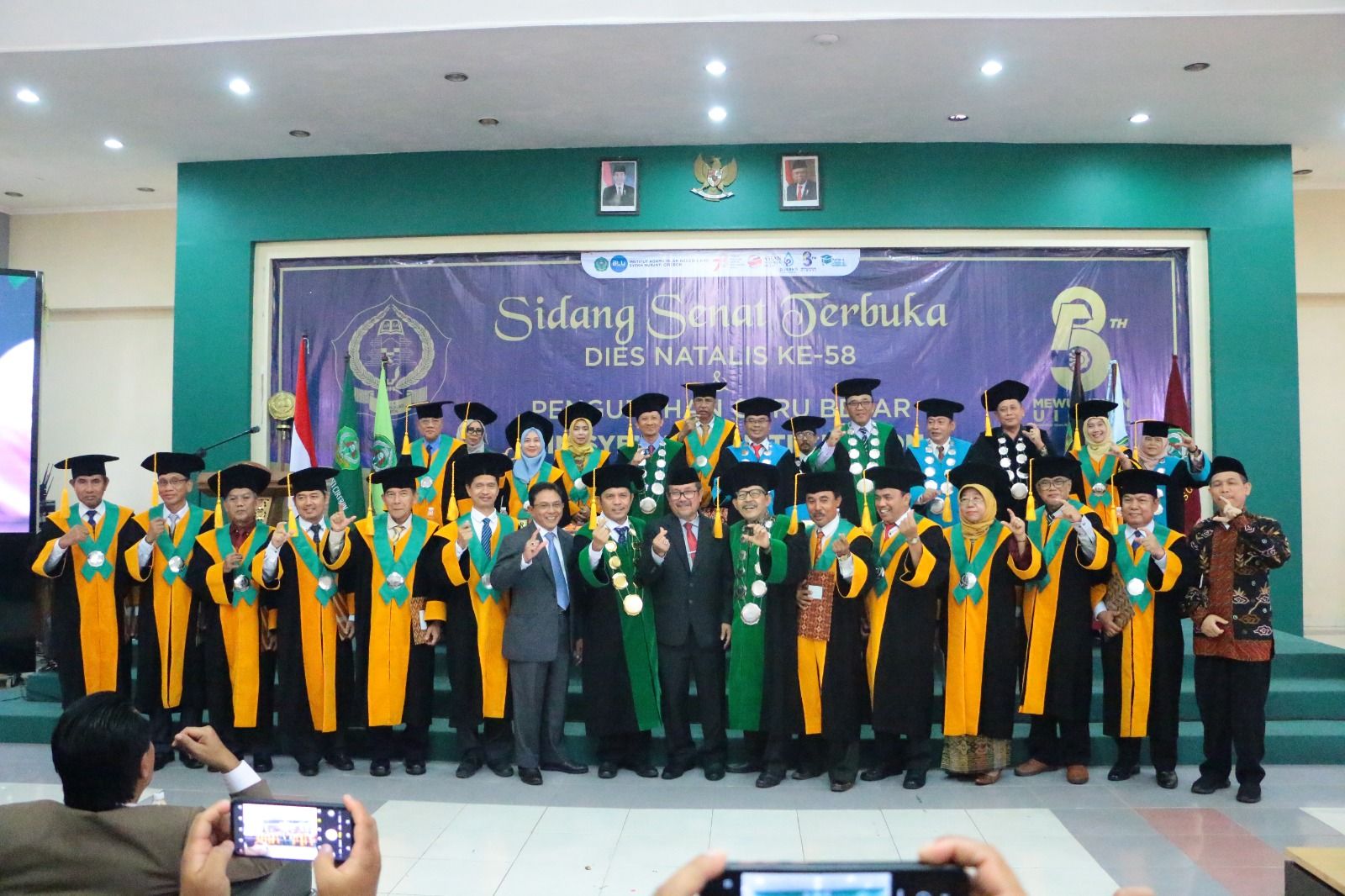 Pengukuhan 11 guru besar di lingkungan IAIN Syekh Nurjati Cirebon.