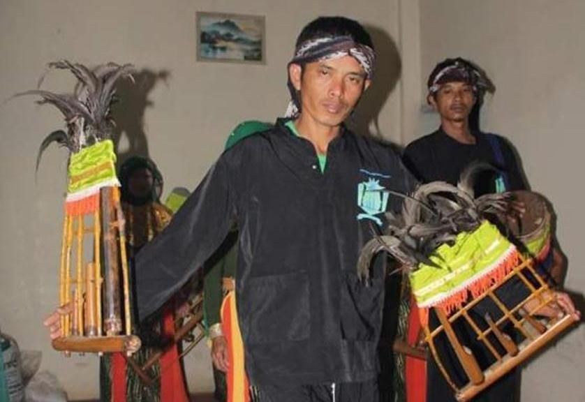 Bade seni tradisi khas Malangbong, Kabupaten Garut.