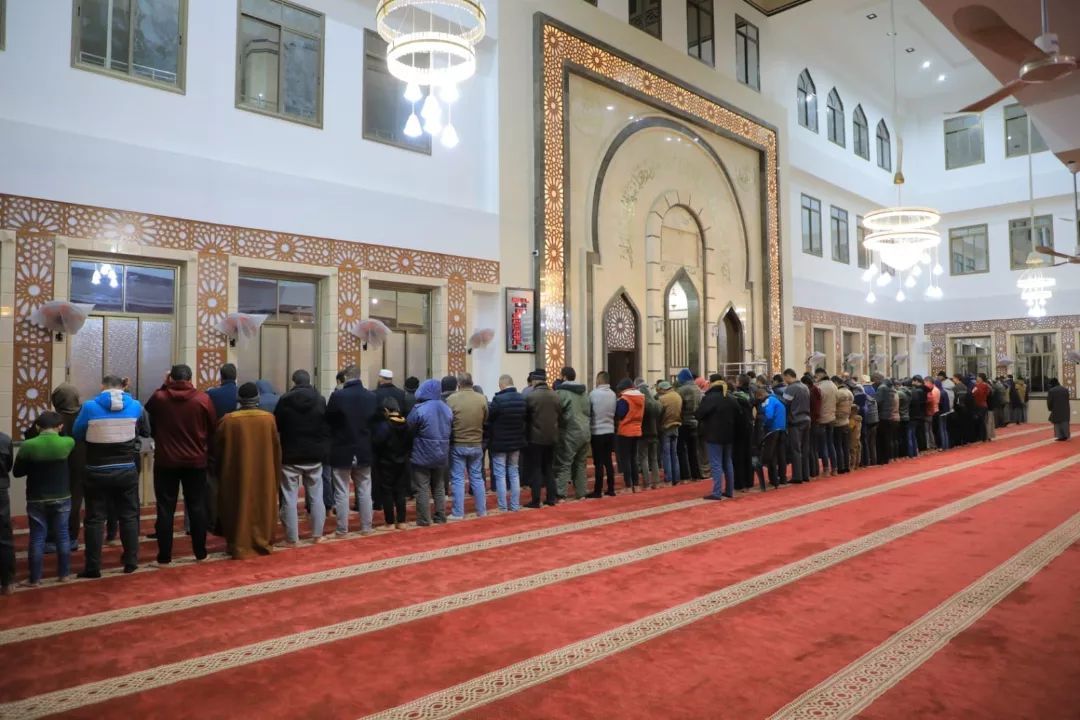 Kegiatan shalat berjamaah di Masjid Istiqlal Gaza