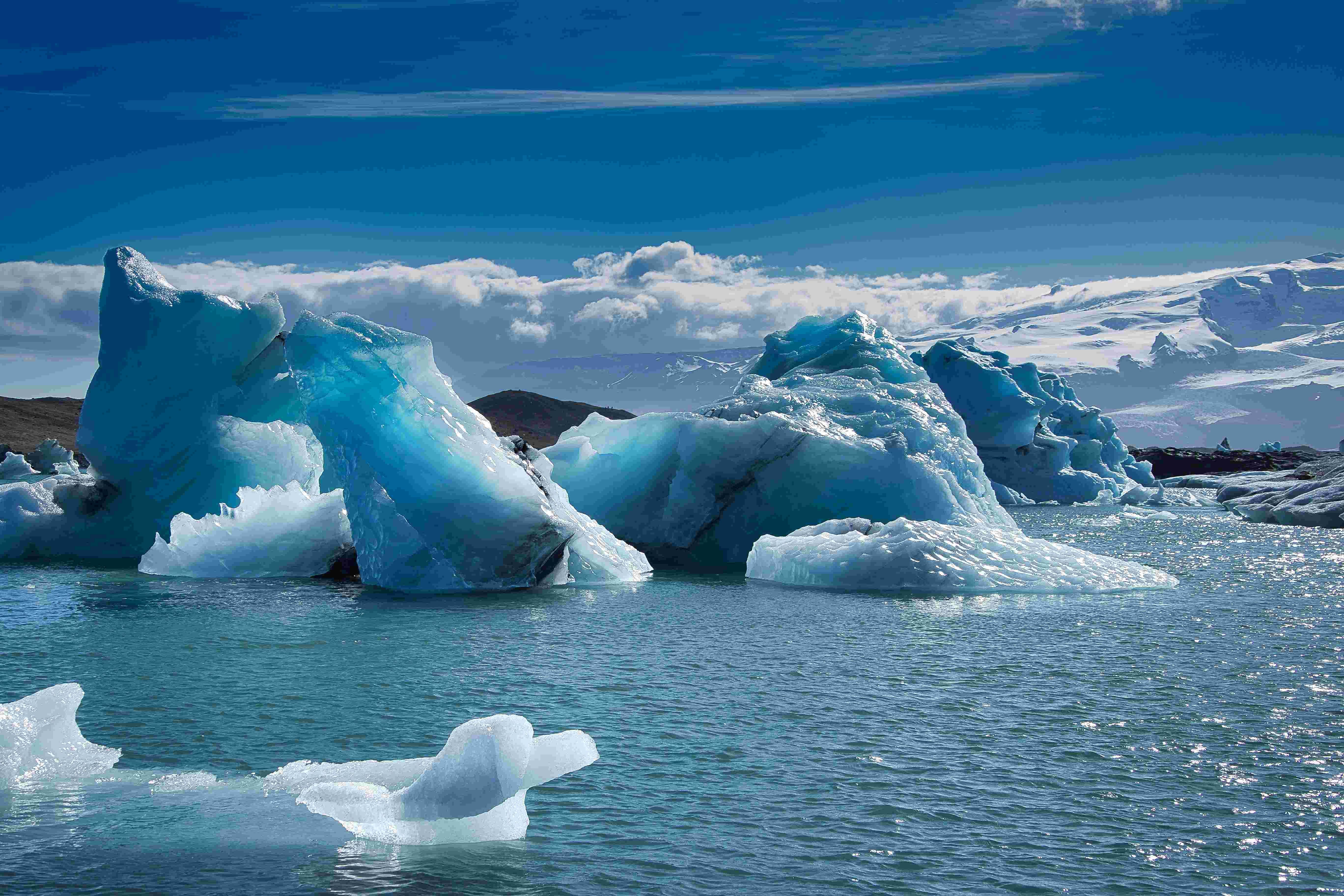 Es Greenland mencair lebih cepat karena dampak perubahan iklim.