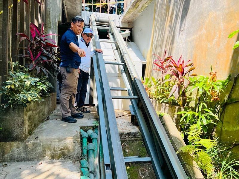 Wagub Cok Ace meninjau lokasi kejadian lift jatuh di Ayuterra Resort Ubud Sabtu 2 September  2023.