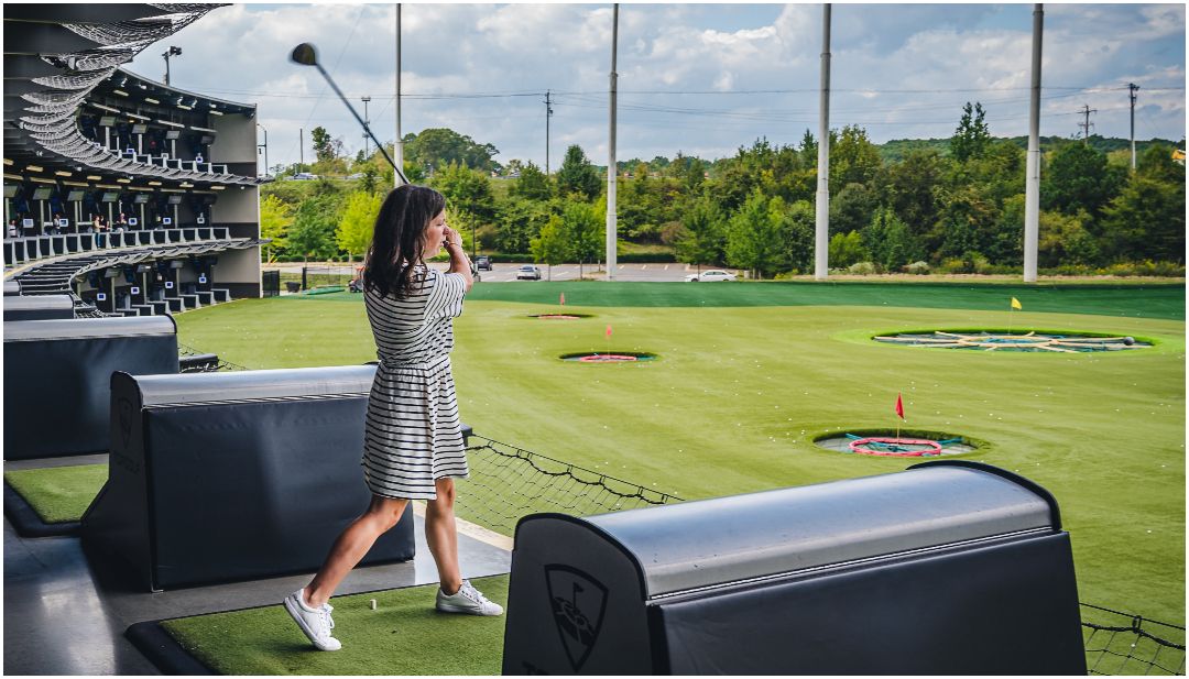 Selain di lapangan golf yang luas, driving range menawarkan pemain golf untuk lebih fokus pada skill memukul bola tanpa harus melakukan strolling ke zona lapang lain.