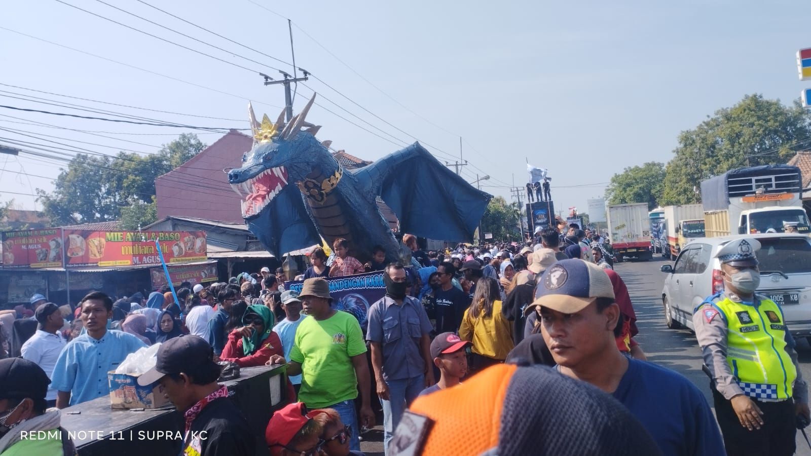 Karnaval sedekah laut (nadran) Desa Bandengan Kecamatan Mundu Kabupaten Cirebon, Minggu(3/9/2023).