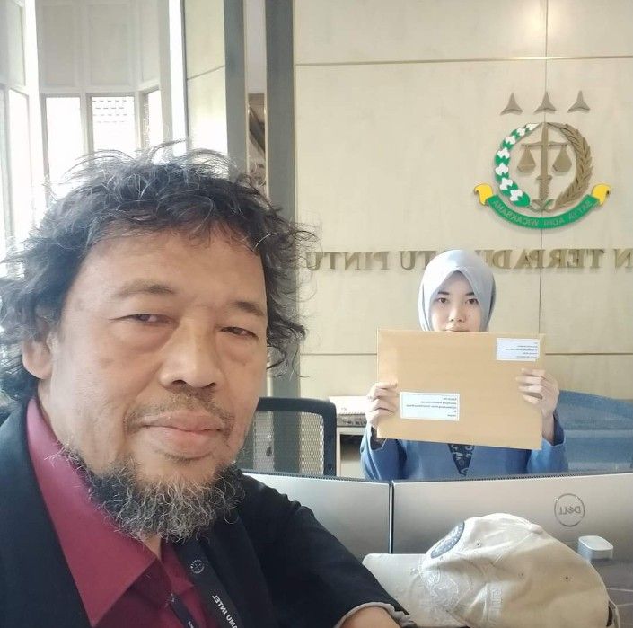 Dedi Haryadi saat melaporkan dugaan KKN Ridwan Kamil ke Kejaksaan Agung pada Senin 4 September 2023
