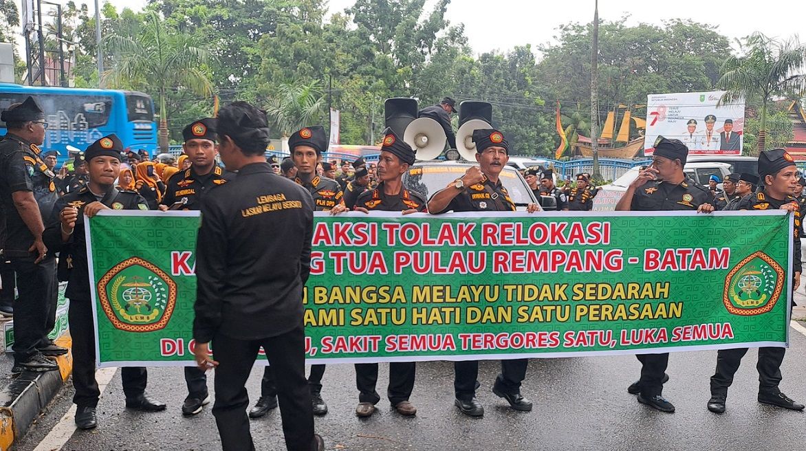 Laskar Melayu Pekanbaru demo tolak penggusuran atau relokasi warga kampung adat di Pulau Rempang, Galang, Batam.