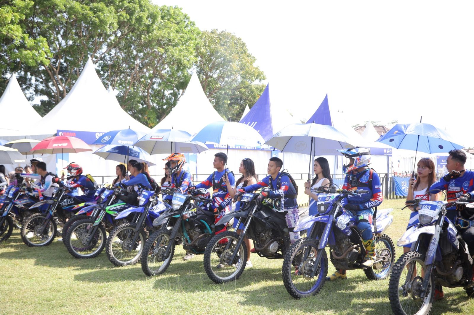 Untuk kegiatan Shell bLU cRU Yamaha Enduro Challenge 2023 dilaksanakan kali pertama di Lapangan Sabang, Sanggau, Kalimantan Barat.