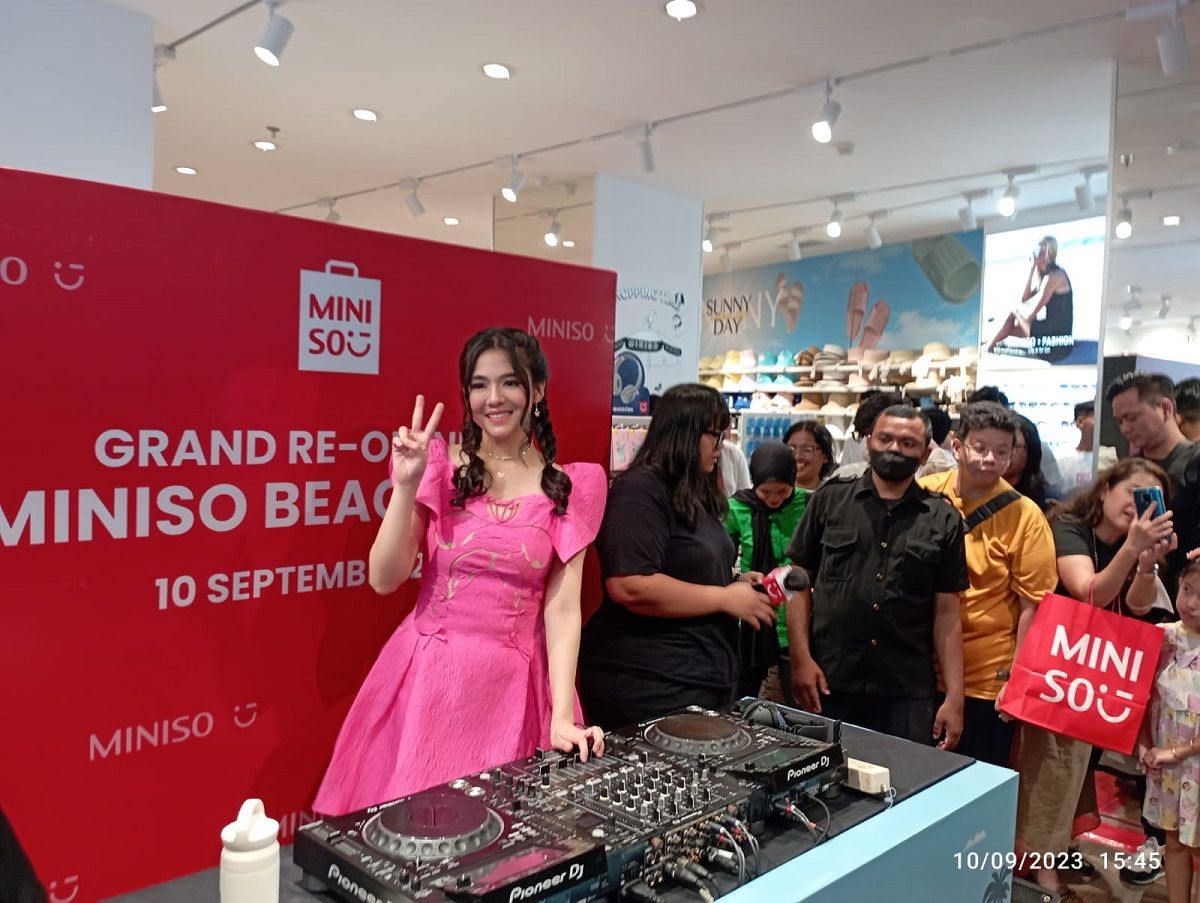 DJ Una saat Grand Re Opening Minio Beachwalk Kuta Bali Minggu 10 September 2023.
