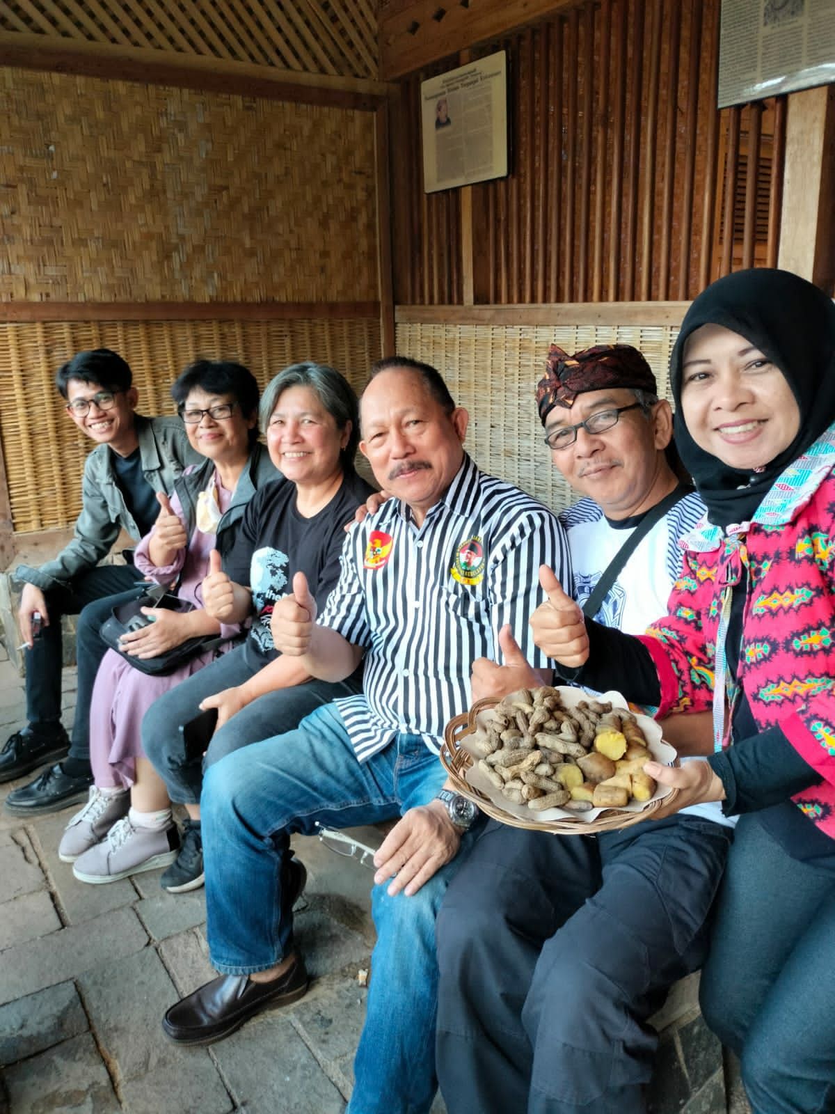 Relawan peserta TOT antara lain dari Gerakan Bhineka Nasionalis (GBN), Aliansi Bandung Cinta Damai (ABCD) dan Wanita Aktif Jaringan Ganjar (WAJAR)