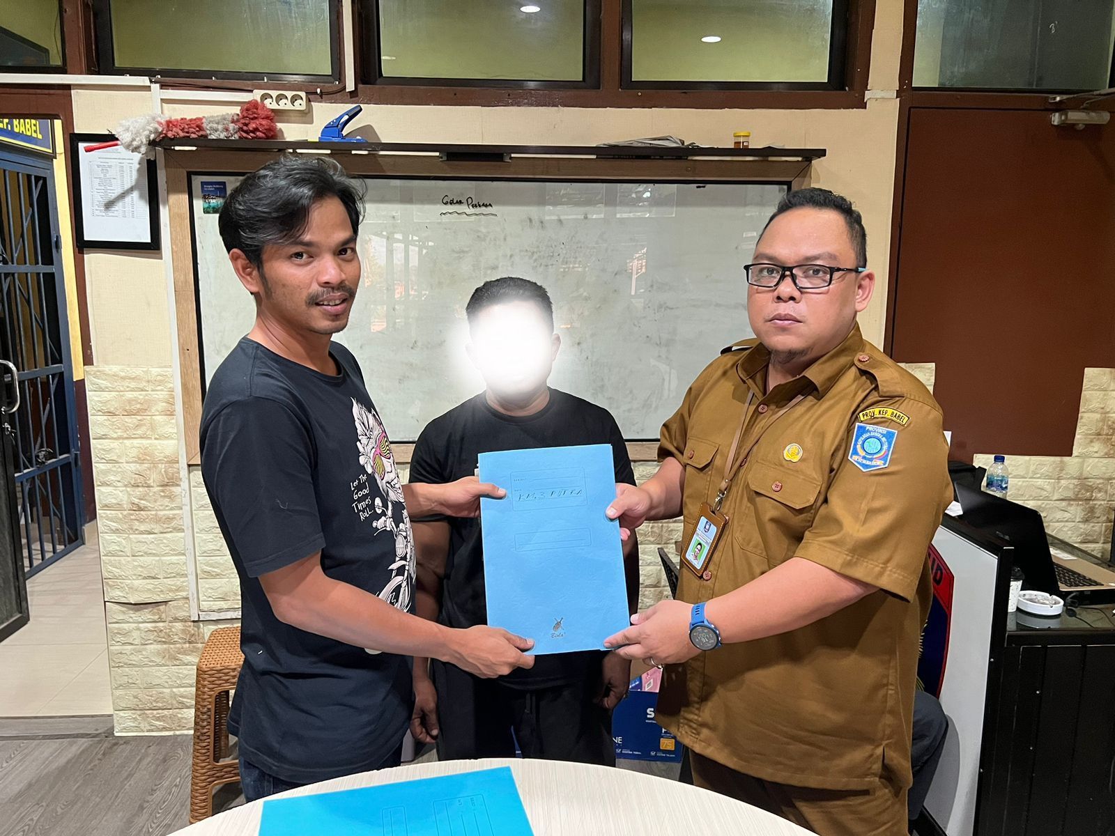 Nahkoda kapal ikan tanpa izin dikenakan sanksi administrasi dan diserahkan ke Dinas Kelautan dan Perikanan Provinsi Kepulauan Bangka Belitung. 