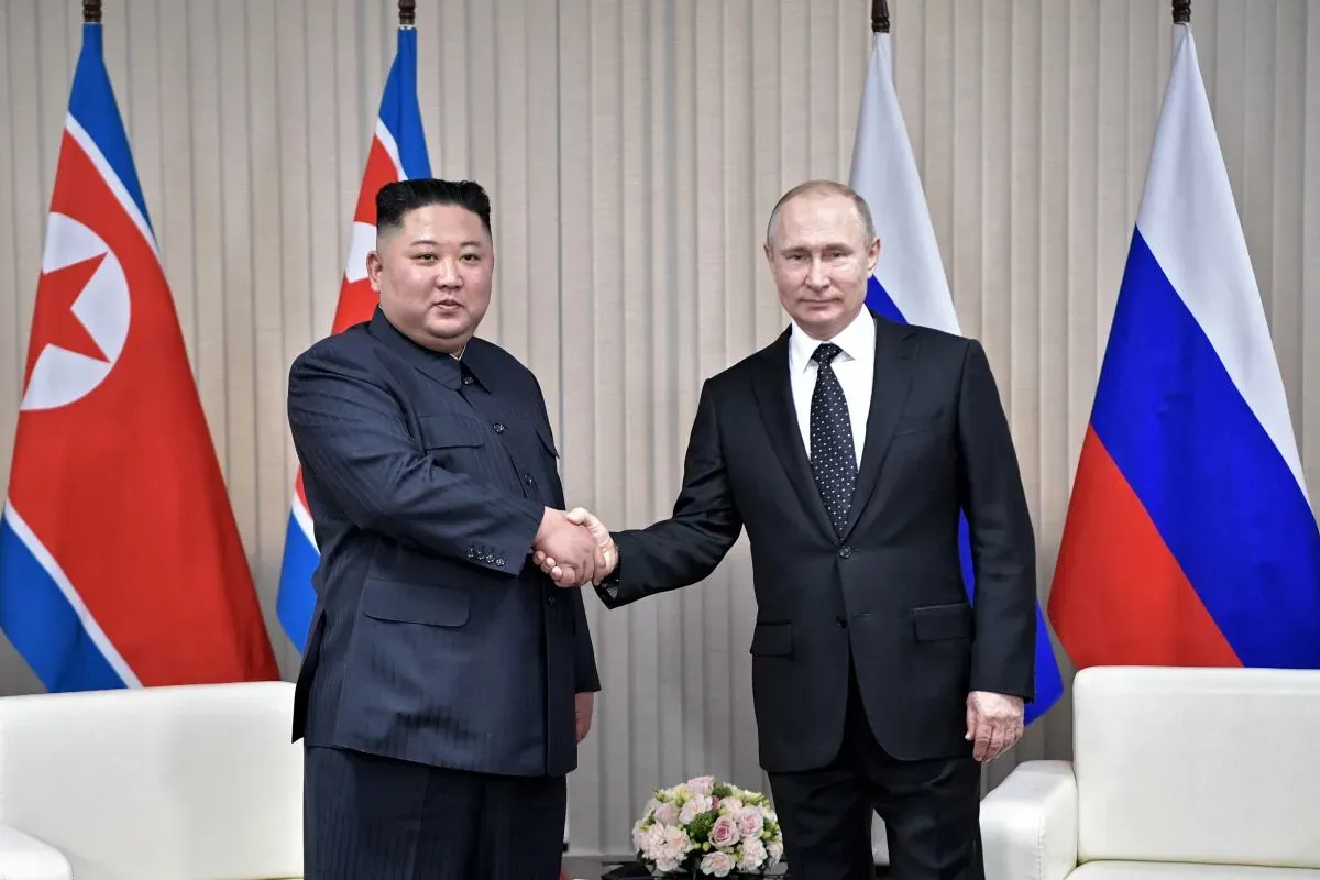 Foto Arsip - Pemimpin Korea Utara Kim Jong Un dan Presiden Rusia Vladimir Putin saat bertemu Vladivostik, Timur Jauh Rusia, pada 25 April 2019. 