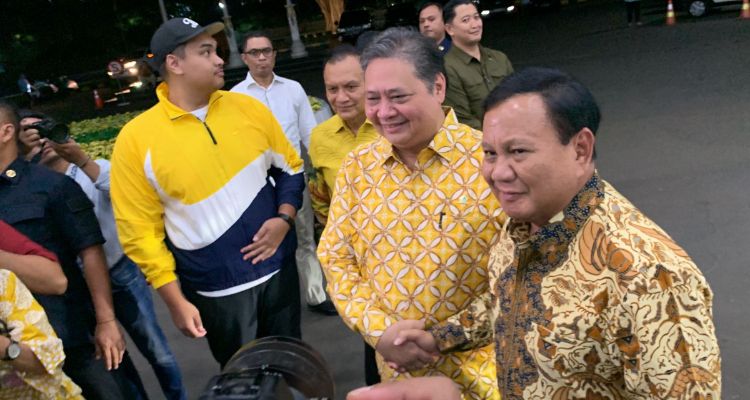 Airlangga Hartarto (kiri) dan Prabowo Subianto (kanan). 