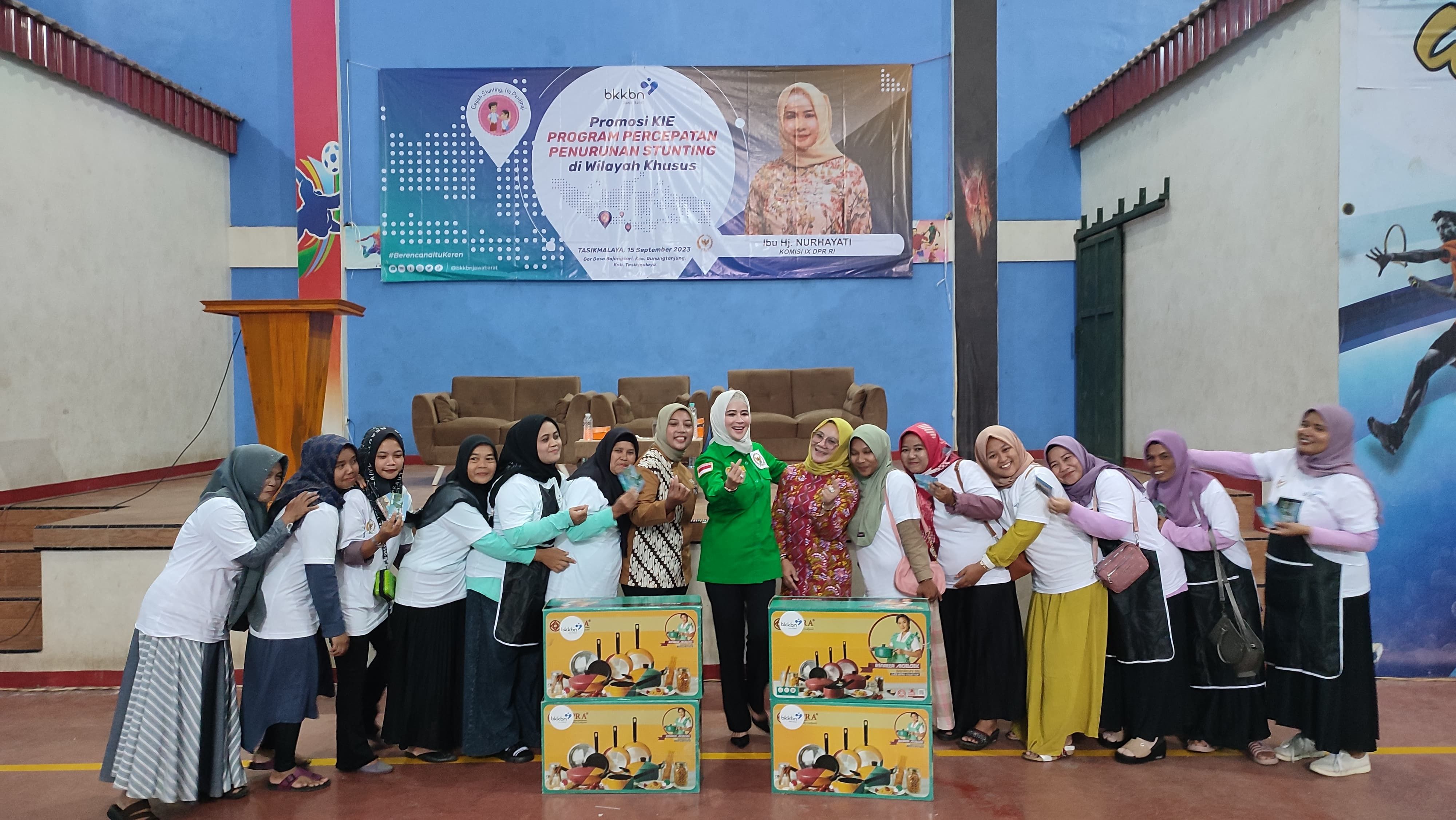 Nurhayati bersama peserta lomba Makanan Pendamping Air Susu Ibu (MPASI). *