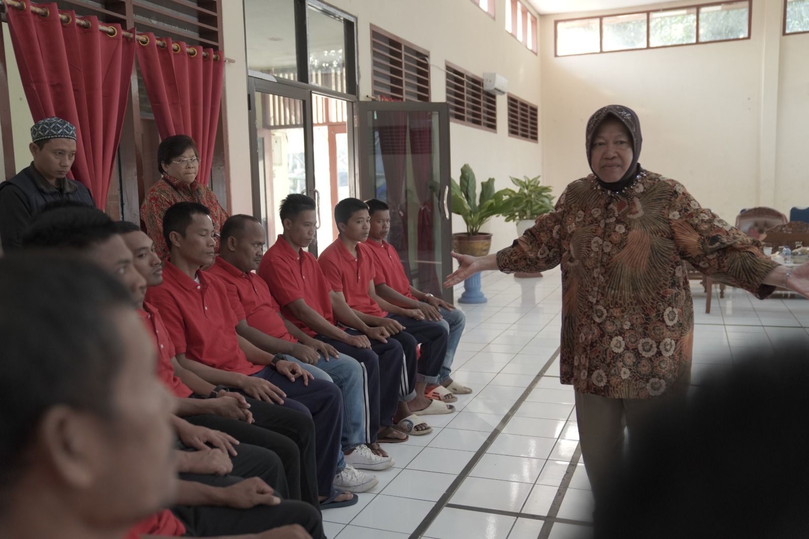 Mensos Tri Rismaharini mengunjungi RPTC Bambu Apus, Jakarta Timur, dan menemui korban perdagangan orang.