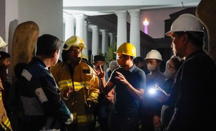 Menteri Pendidikan dan kebudayaan Nadiem Makarim memantau langsung pemadaman kebakaran di Museum Nasional Indonesia pada 16 September 2023