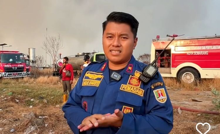 Mas Blangwir Ade Bhakti di lokasi kebakaran TPA Jatibarang, Semarang