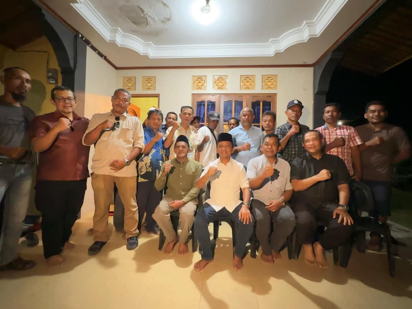 Menteri Investasi Bahlil bersama tokoh dan masyarakat Melayu di Rempang, Kota Batam.