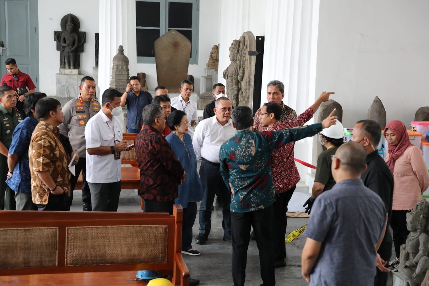 Megawati meninjau Museum Nasional pada Selasa, 19 September 2023 setelah kebakaran.